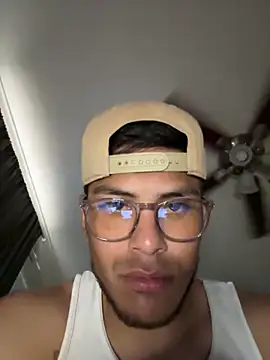 Snapshot of StrokingDaddy4 chatting on 09-29-25, 10:25 StrokingDaddy4 online show from 09-29-25, 10:25