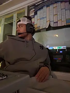 Snapshot of StrokingDaddy4 chatting on 11-19-25, 11:21 StrokingDaddy4 online show from 11-19-25, 11:21