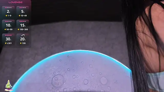 ReinaChloe online show from 11-17-25, 04:13