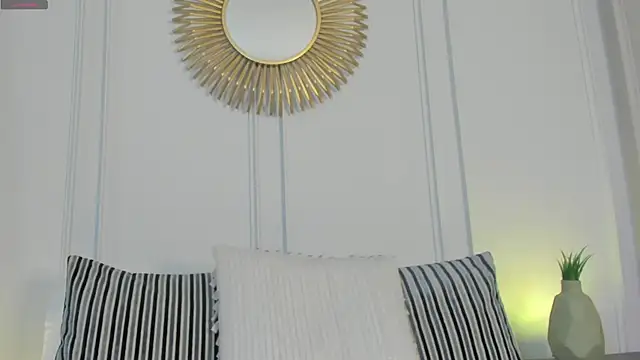 CharlotteBrownn  online show from 04-18-26, 12:36