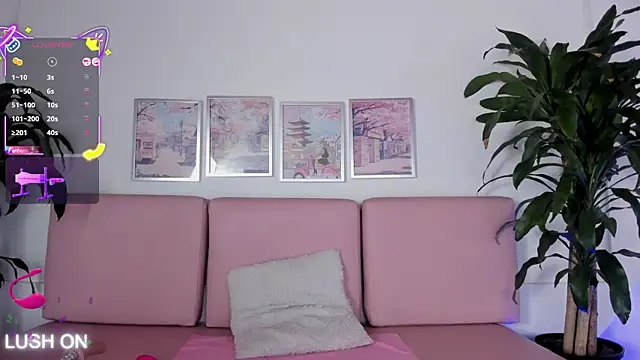 Snapshot of Yumii_sweetgirl chatting on 10-08-25, 12:14 Yumii sweetgirl online show from 10-08-25, 12:14