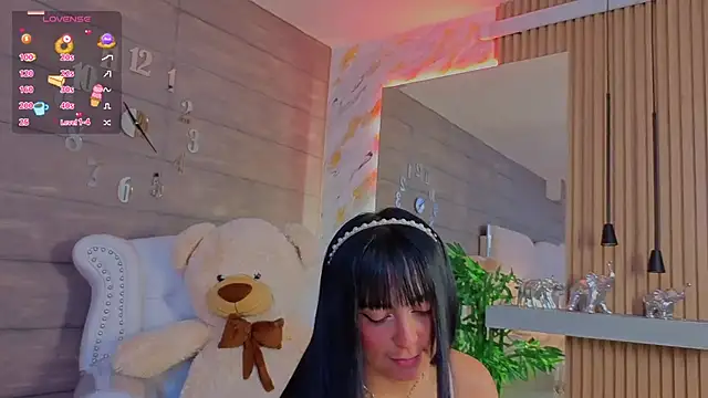 Snapshot of MeganAdamms chatting on 11-30-25, 12:53 MeganAdamms online show from 11-30-25, 12:53