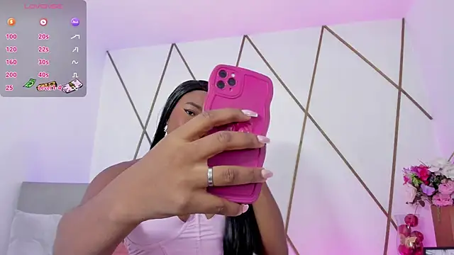 Snapshot of Venuswilds chatting on 09-18-25, 11:45 Venuswilds online show from 09-18-25, 11:45