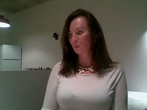 Snapshot of ALICAINWONDERLAND chatting on 10-05-25, 04:05 ALICAINWONDERLAND online show from 10-05-25, 04:05