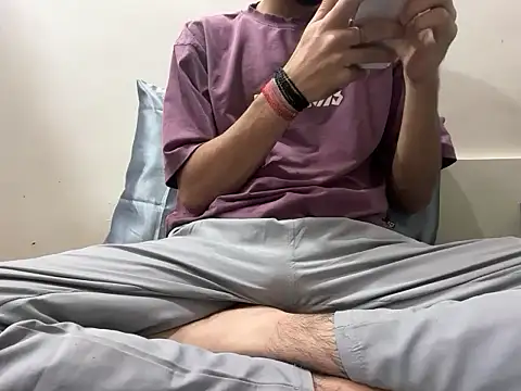 Snapshot of coupleyug chatting on 12-16-25, 11:37 coupleyug online show from 12-16-25, 11:37