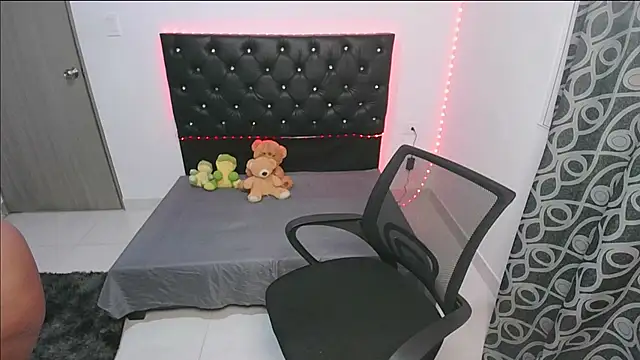 niiky 68 online show from 10-04-25, 06:33