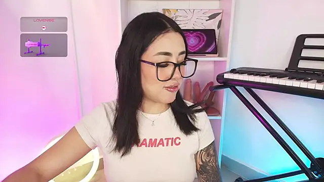 Snapshot of justonecute chatting on 01-06-26, 12:03 justonecute online show from 01-06-26, 12:03