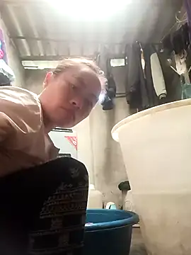 Snapshot of CoMay003 chatting on 09-10-25, 04:01 CoMay003 online show from 09-10-25, 04:01