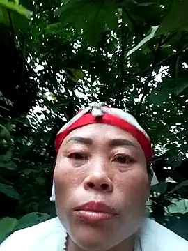 Snapshot of CoMay003 chatting on 09-11-25, 11:05 CoMay003 online show from 09-11-25, 11:05