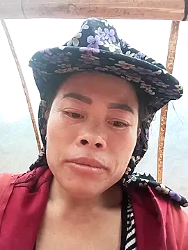 Snapshot of CoMay003 chatting on 09-25-25, 01:53 CoMay003 online show from 09-25-25, 01:53