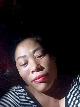 Snapshot of CoMay003 chatting on 09-26-25, 04:11 CoMay003 online show from 09-26-25, 04:11