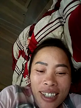 Snapshot of CoMay003 chatting on 09-28-25, 01:38 CoMay003 online show from 09-28-25, 01:38