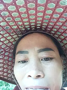 Snapshot of CoMay003 chatting on 10-11-25, 01:49 CoMay003 online show from 10-11-25, 01:49