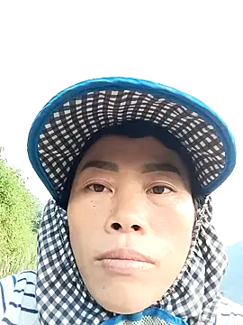 Snapshot of CoMay003 chatting on 10-13-25, 09:53 CoMay003 online show from 10-13-25, 09:53