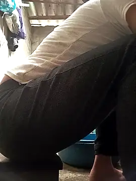 Snapshot of CoMay003 chatting on 10-16-25, 05:41 CoMay003 online show from 10-16-25, 05:41