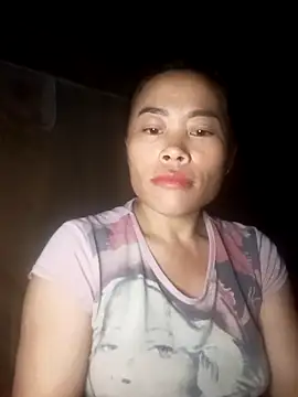 Snapshot of CoMay003 chatting on 10-18-25, 05:21 CoMay003 online show from 10-18-25, 05:21