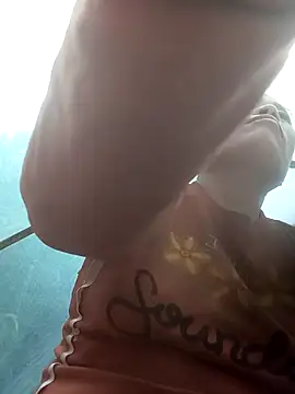 Snapshot of CoMay003 chatting on 10-20-25, 09:32 CoMay003 online show from 10-20-25, 09:32