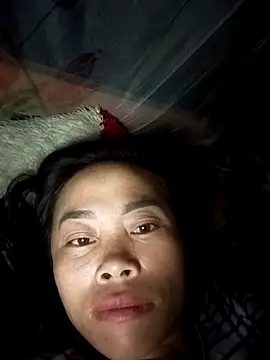 Snapshot of CoMay003 chatting on 10-21-25, 09:48 CoMay003 online show from 10-21-25, 09:48