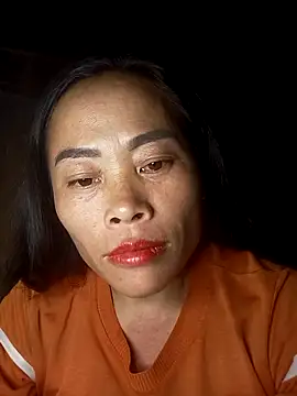 Snapshot of CoMay003 chatting on 10-23-25, 01:21 CoMay003 online show from 10-23-25, 01:21