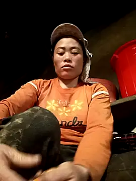 Snapshot of CoMay003 chatting on 10-26-25, 05:46 CoMay003 online show from 10-26-25, 05:46