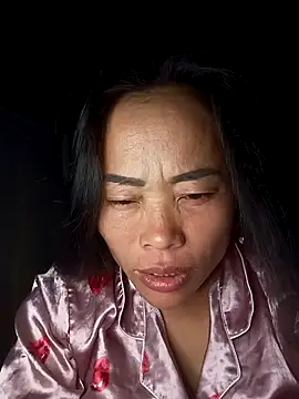 Snapshot of CoMay003 chatting on 10-28-25, 03:36 CoMay003 online show from 10-28-25, 03:36