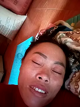 Snapshot of CoMay003 chatting on 10-30-25, 04:47 CoMay003 online show from 10-30-25, 04:47