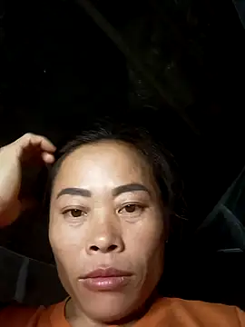 Snapshot of CoMay003 chatting on 10-31-25, 06:58 CoMay003 online show from 10-31-25, 06:58