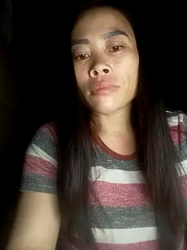 Snapshot of CoMay003 chatting on 11-08-25, 09:02 CoMay003 online show from 11-08-25, 09:02