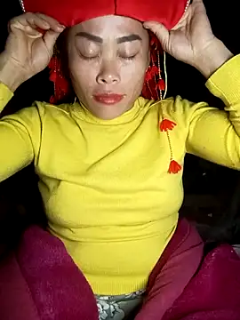 Snapshot of CoMay003 chatting on 11-11-25, 09:15 CoMay003 online show from 11-11-25, 09:15