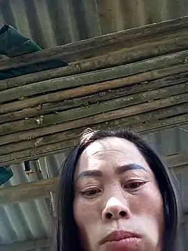 Snapshot of CoMay003 chatting on 11-15-25, 06:22 CoMay003 online show from 11-15-25, 06:22