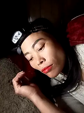 Snapshot of CoMay003 chatting on 11-17-25, 02:01 CoMay003 online show from 11-17-25, 02:01