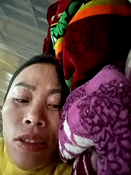 Snapshot of CoMay003 chatting on 11-22-25, 10:58 CoMay003 online show from 11-22-25, 10:58