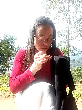 Snapshot of CoMay003 chatting on 11-24-25, 02:33 CoMay003 online show from 11-24-25, 02:33