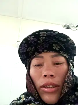 Snapshot of CoMay003 chatting on 11-26-25, 06:14 CoMay003 online show from 11-26-25, 06:14