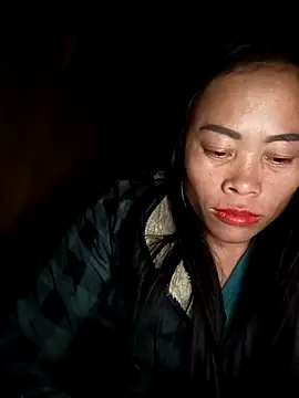 Snapshot of CoMay003 chatting on 12-01-25, 12:32 CoMay003 online show from 12-01-25, 12:32