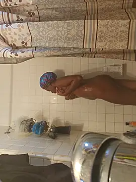 Snapshot of _she_was_a_fairy chatting on 09-25-25, 04:11  she was a fairy online show from 09-25-25, 04:11