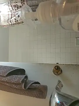 Snapshot of _she_was_a_fairy chatting on 10-09-25, 01:31  she was a fairy online show from 10-09-25, 01:31