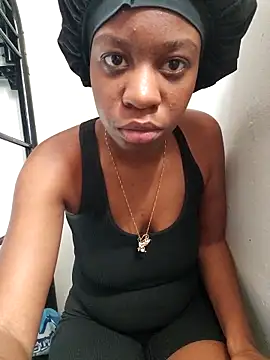 Snapshot of _she_was_a_fairy chatting on 10-16-25, 02:18  she was a fairy online show from 10-16-25, 02:18