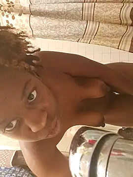 Snapshot of _she_was_a_fairy chatting on 10-24-25, 11:12  she was a fairy online show from 10-24-25, 11:12