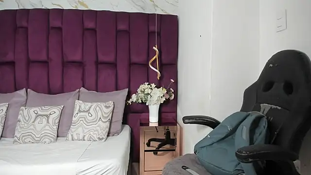 cloe spencerr online show from 12-16-25, 04:56