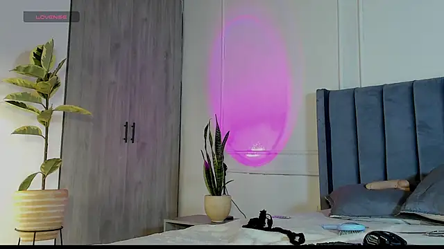 Snapshot of Ice_Princess_ chatting on 10-05-25, 05:50 Ice Princess online show from 10-05-25, 05:50