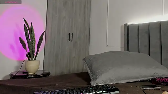 Snapshot of Ice_Princess_ chatting on 10-11-25, 04:55 Ice Princess online show from 10-11-25, 04:55