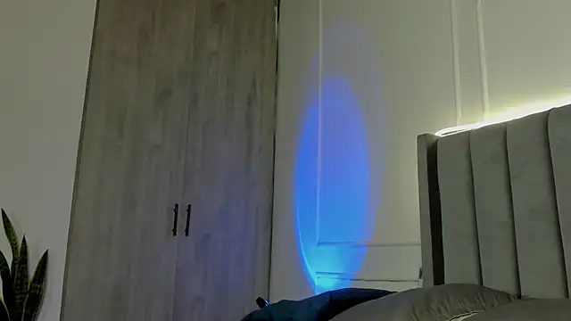 Snapshot of Ice_Princess_ chatting on 10-28-25, 12:52 Ice Princess online show from 10-28-25, 12:52