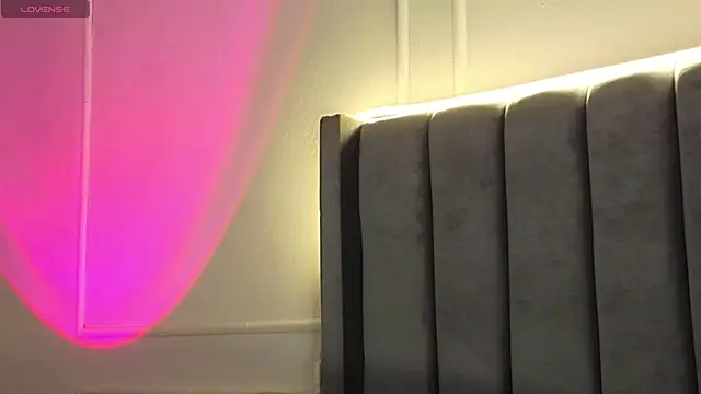 Snapshot of Ice_Princess_ chatting on 11-19-25, 11:32 Ice Princess online show from 11-19-25, 11:32