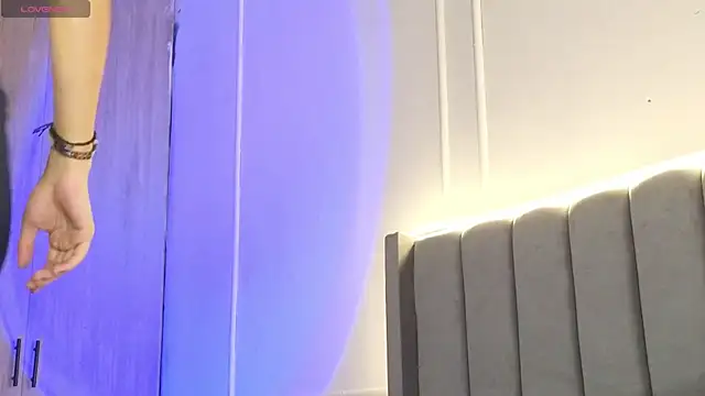 Snapshot of Ice_Princess_ chatting on 11-26-25, 12:06 Ice Princess online show from 11-26-25, 12:06