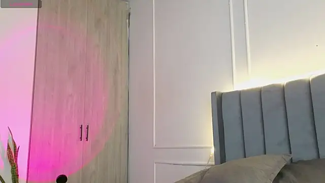 Snapshot of Ice_Princess_ chatting on 11-28-25, 12:30 Ice Princess online show from 11-28-25, 12:30