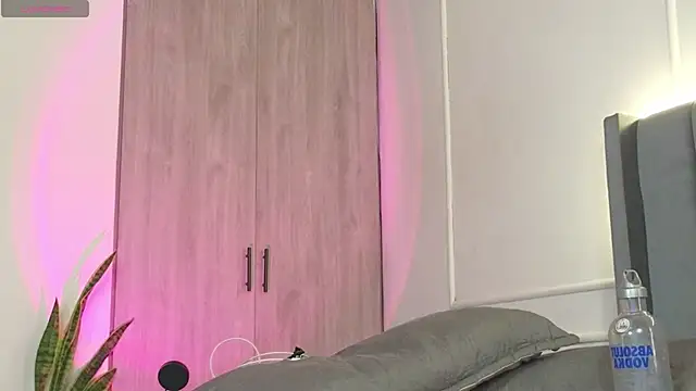 Snapshot of Ice_Princess_ chatting on 11-29-25, 02:31 Ice Princess online show from 11-29-25, 02:31