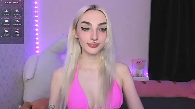 Snapshot of succubantra chatting on 11-18-25, 01:04 succubantra online show from 11-18-25, 01:04