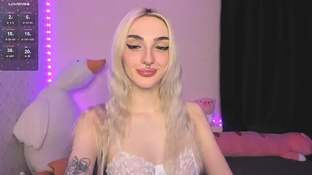 Snapshot of succubantra chatting on 12-15-25, 02:43 succubantra online show from 12-15-25, 02:43