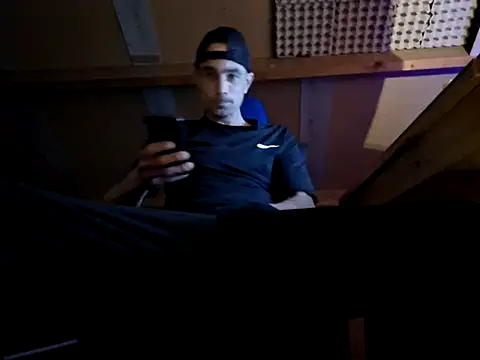 Snapshot of kompiee chatting on 10-13-25, 06:41 kompiee online show from 10-13-25, 06:41